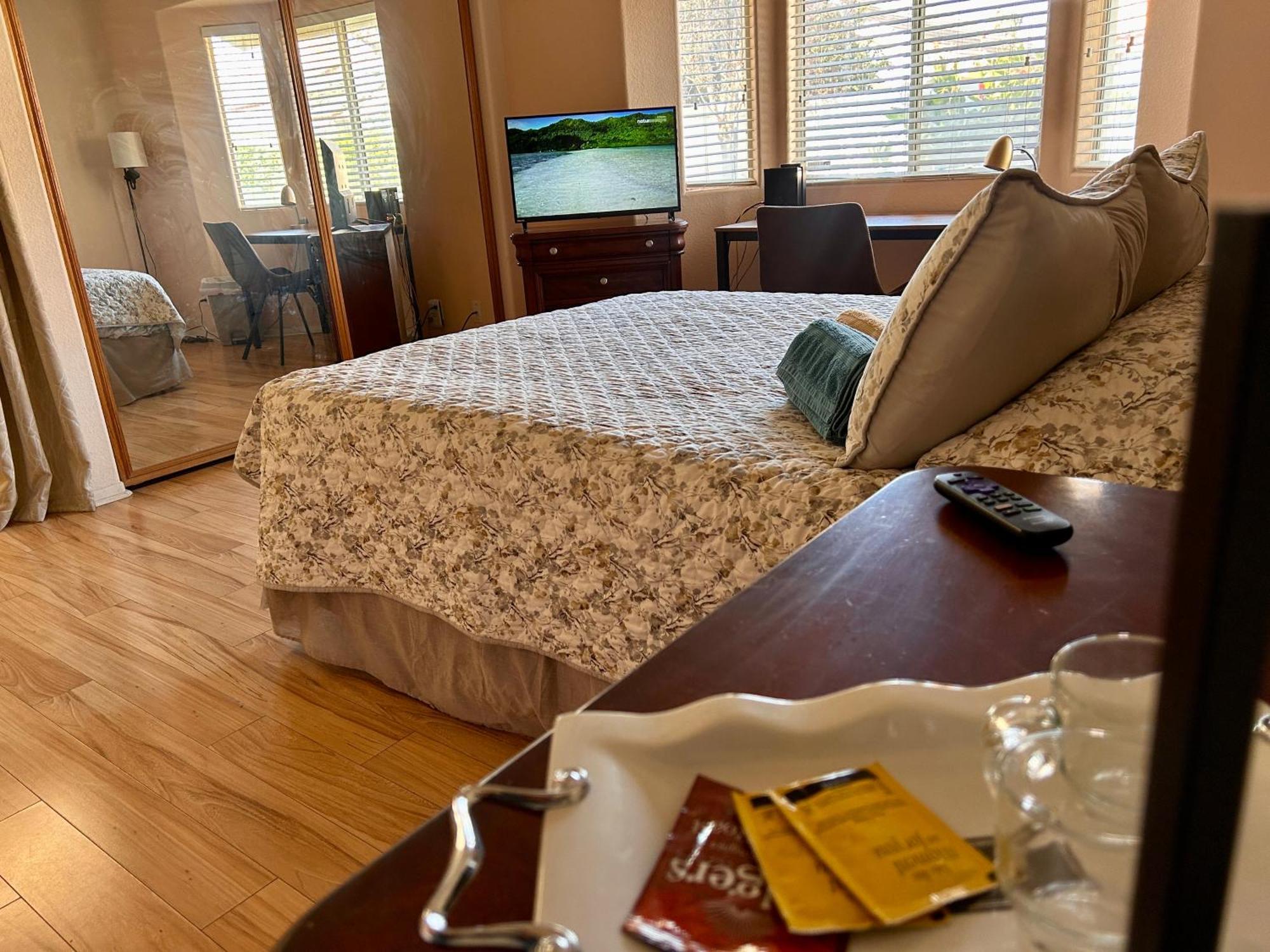 Golden Saddle Suite With Tv And Private Bathroom Hemet Exterior photo